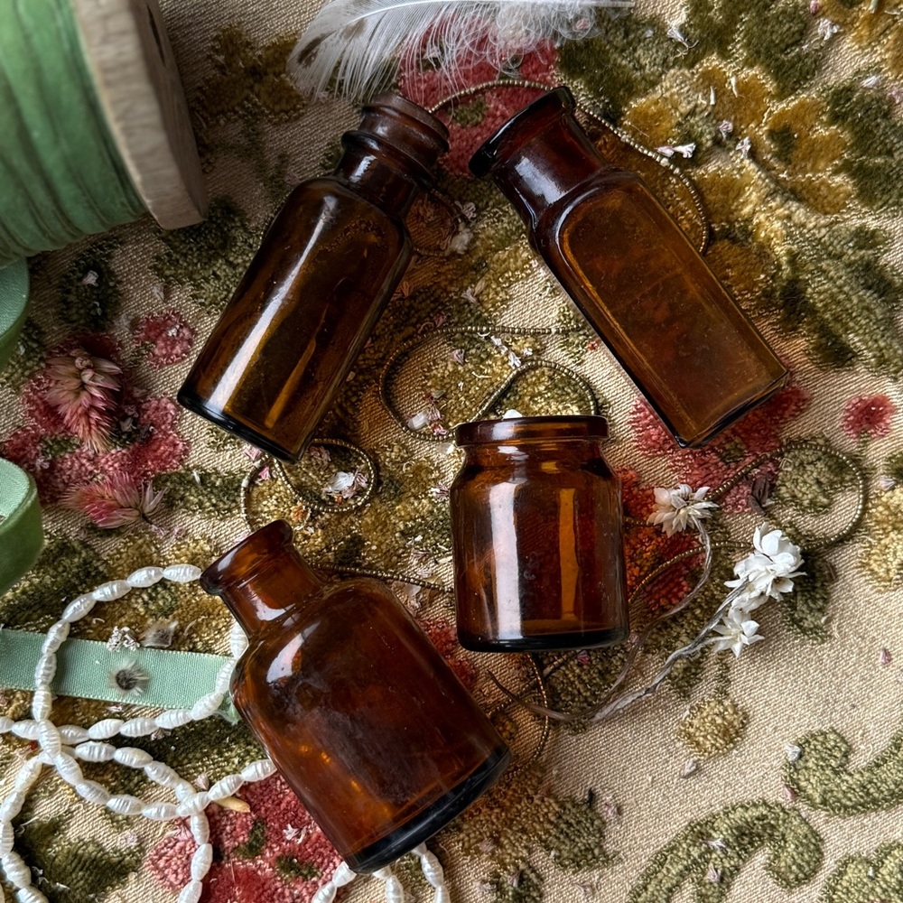Set of 4 Antique Amber Glass Medicinal Apothecary Bottles - Picture 8 of 11